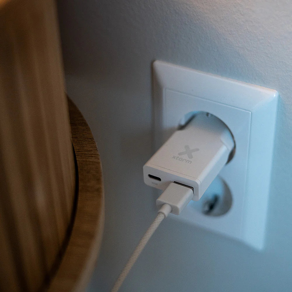Xtorm 33W Go2 SlimLine Mains Charger